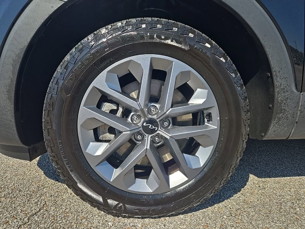 Used 2023 Kia Telluride LX image 27