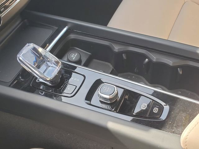 Certified 2026 Volvo XC60 B5 Plus w/ Protection Package Premier image 24