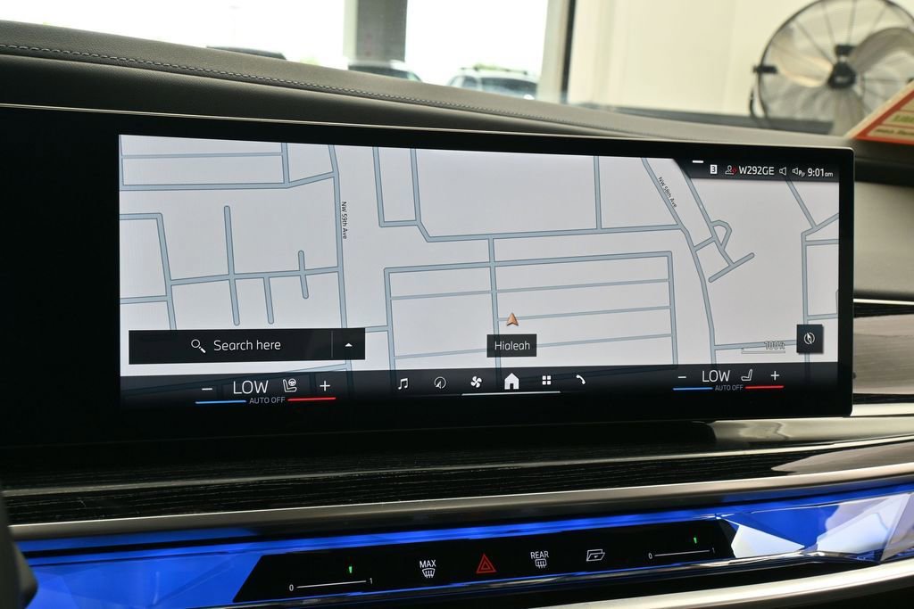 Used 2025 BMW 740i xDrive AWD/4WD image 23