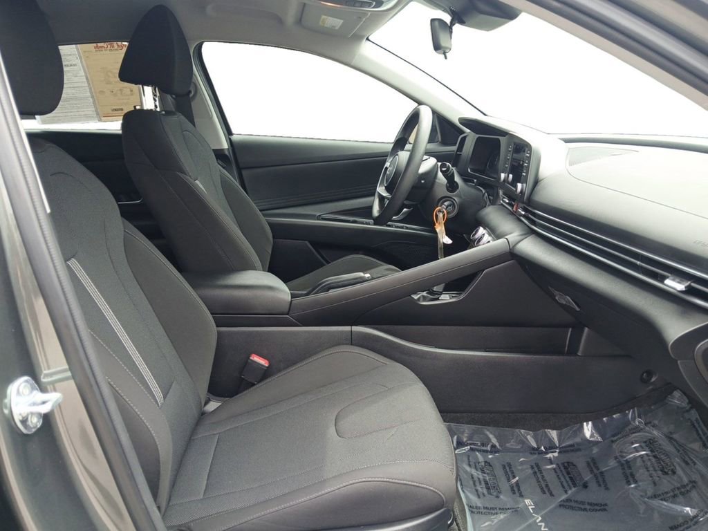 Certified 2024 Hyundai Elantra SE FWD image 15