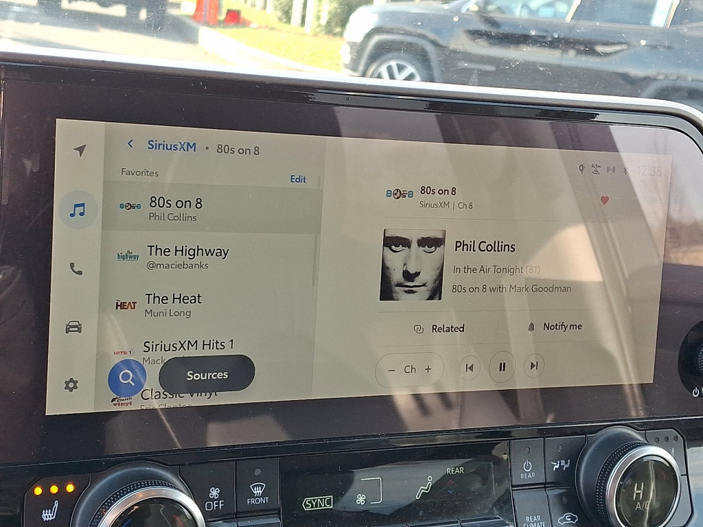 Used 2023 Toyota Highlander XLE image 28