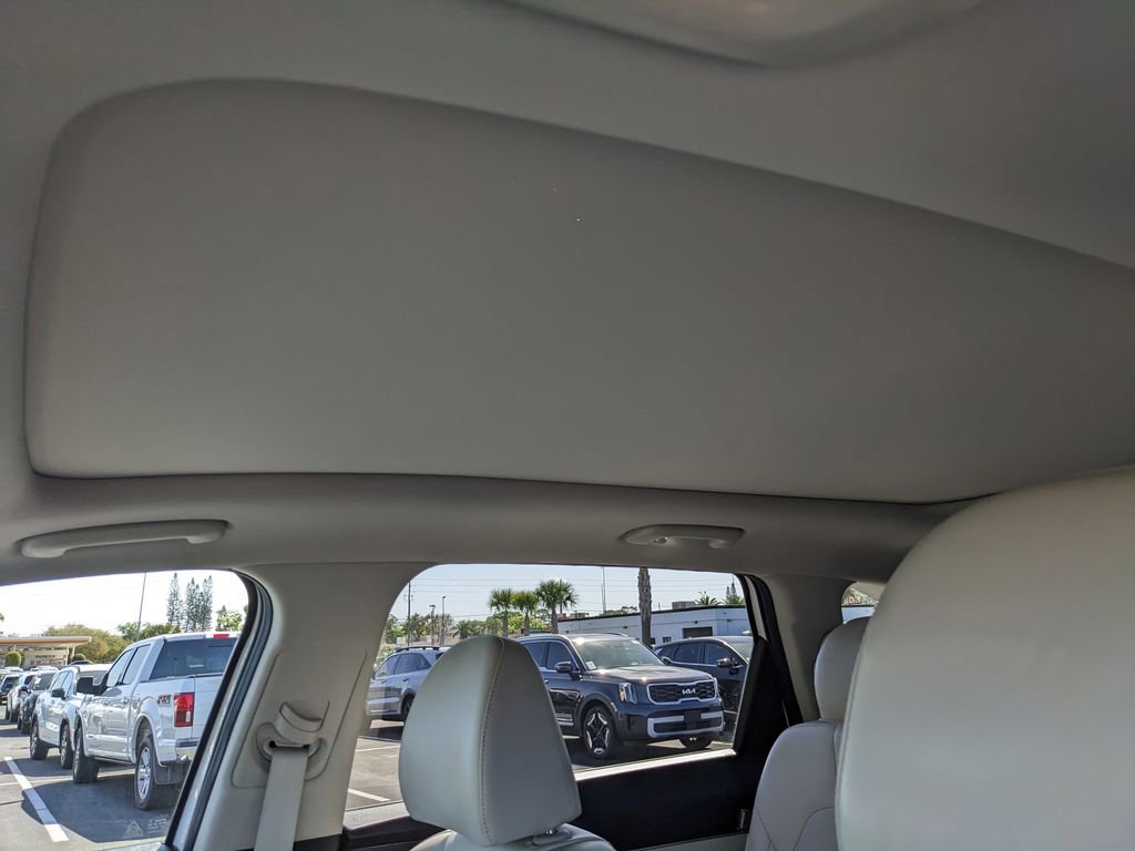 Certified 2024 Kia Sorento EX w/ Panoramic Sunroof Package image 21