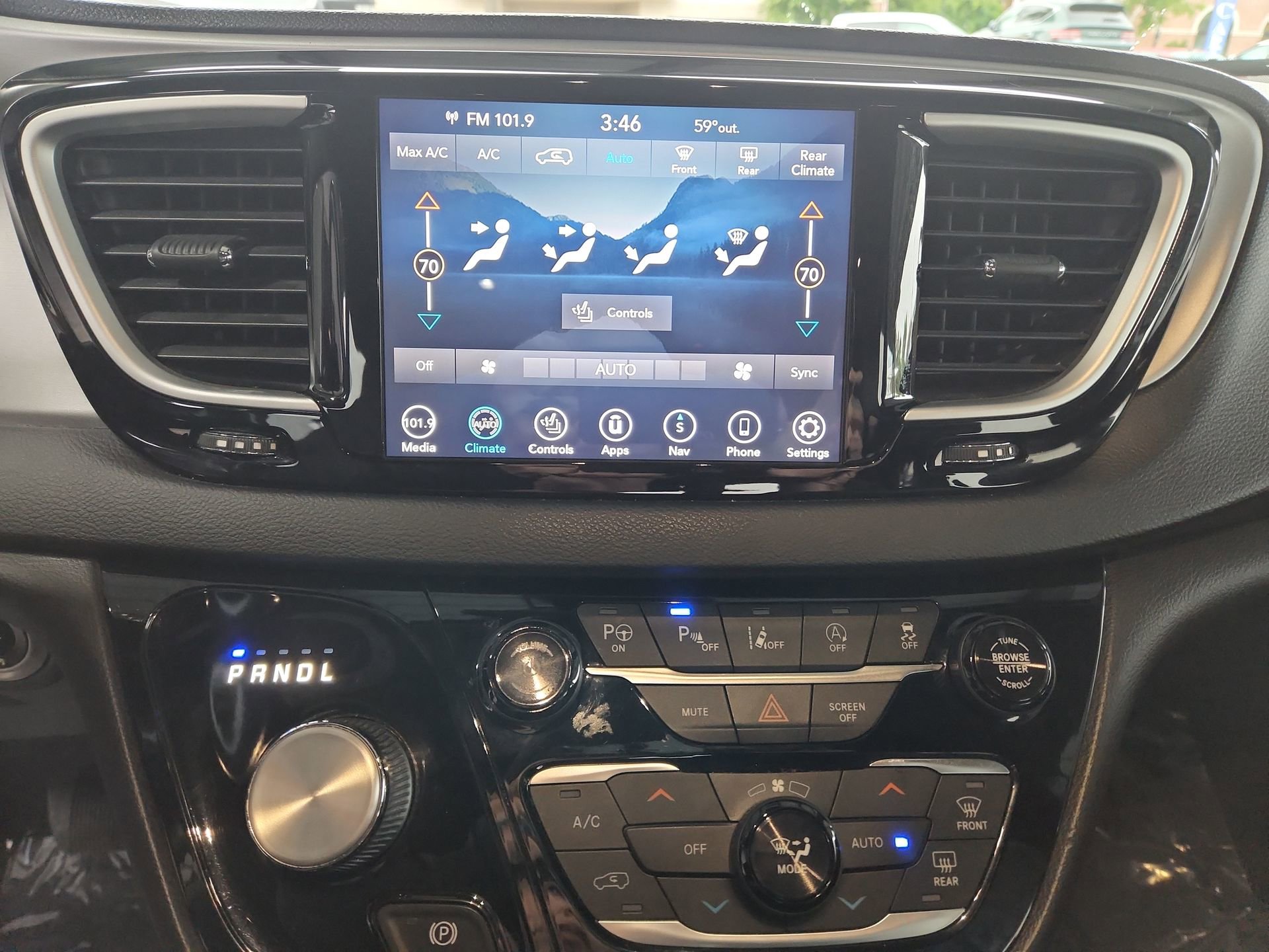 Certified 2020 Chrysler Pacifica Touring-L w/ Advanced Safetytec Group AWD/4WD image 16