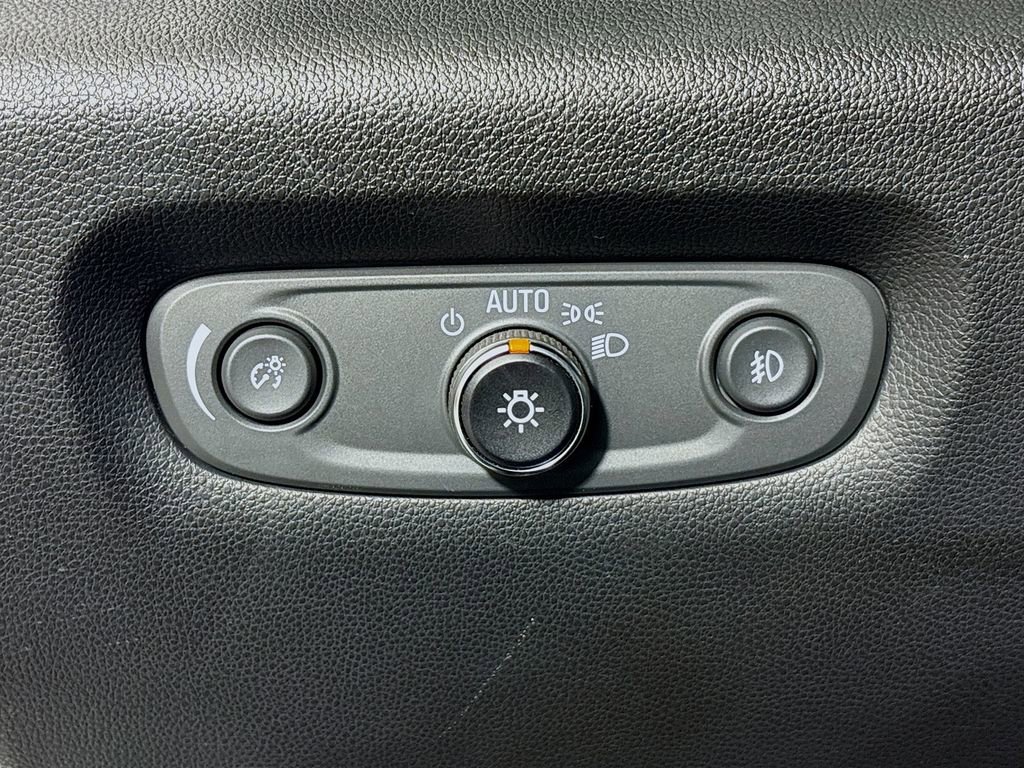 Used 2018 Chevrolet Traverse Premier image 13