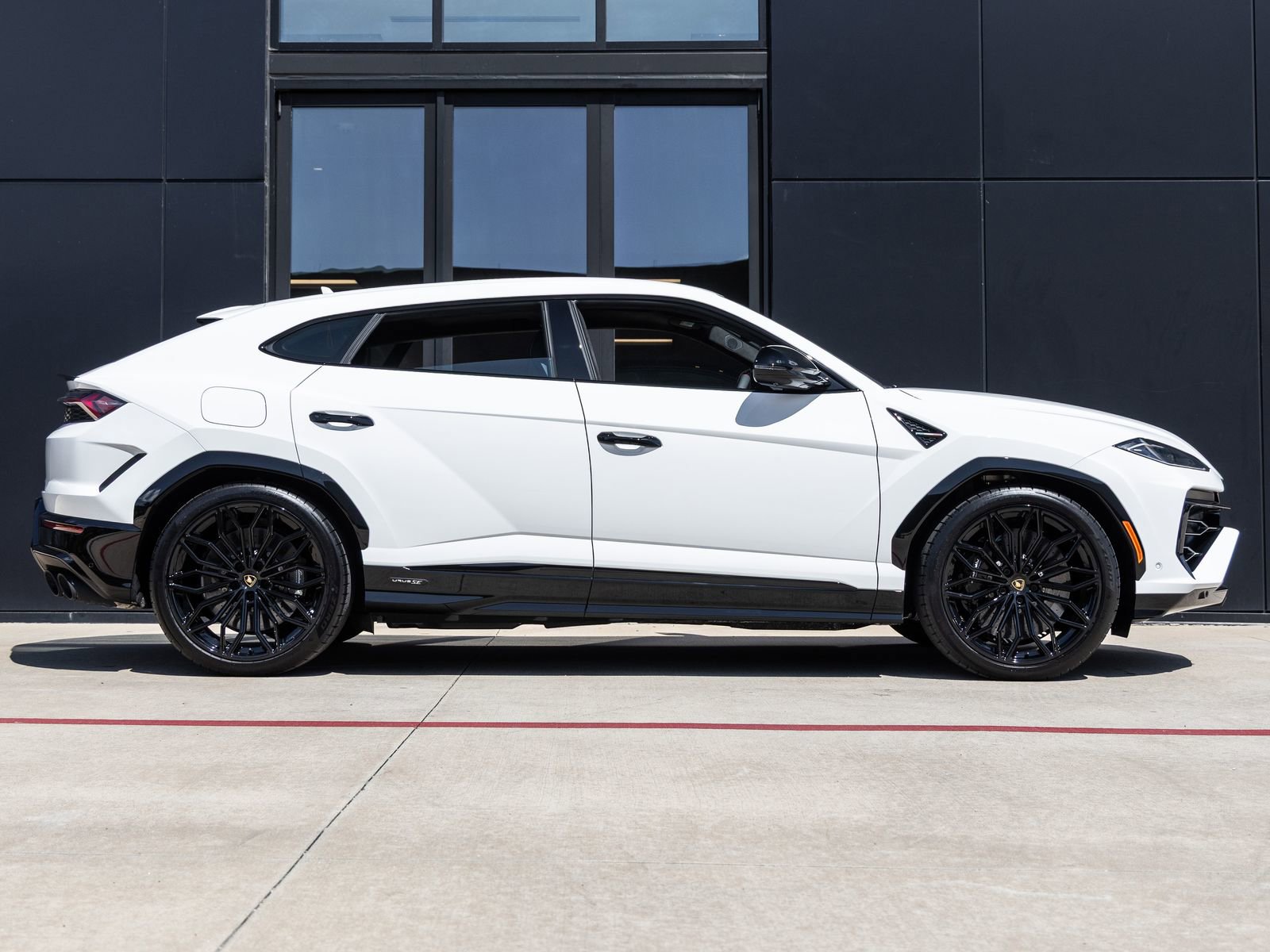 Used 2025 Lamborghini Urus SE AWD/4WD image 10