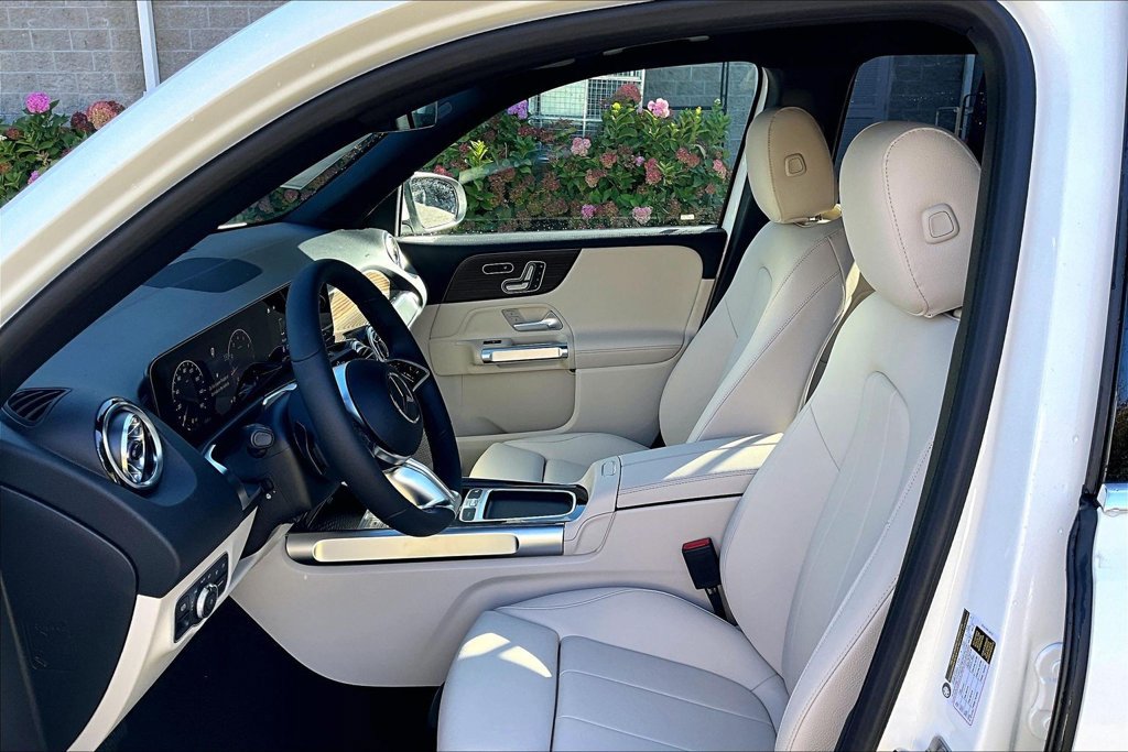 New 2026 Mercedes-Benz GLB 250 4MATIC image 9