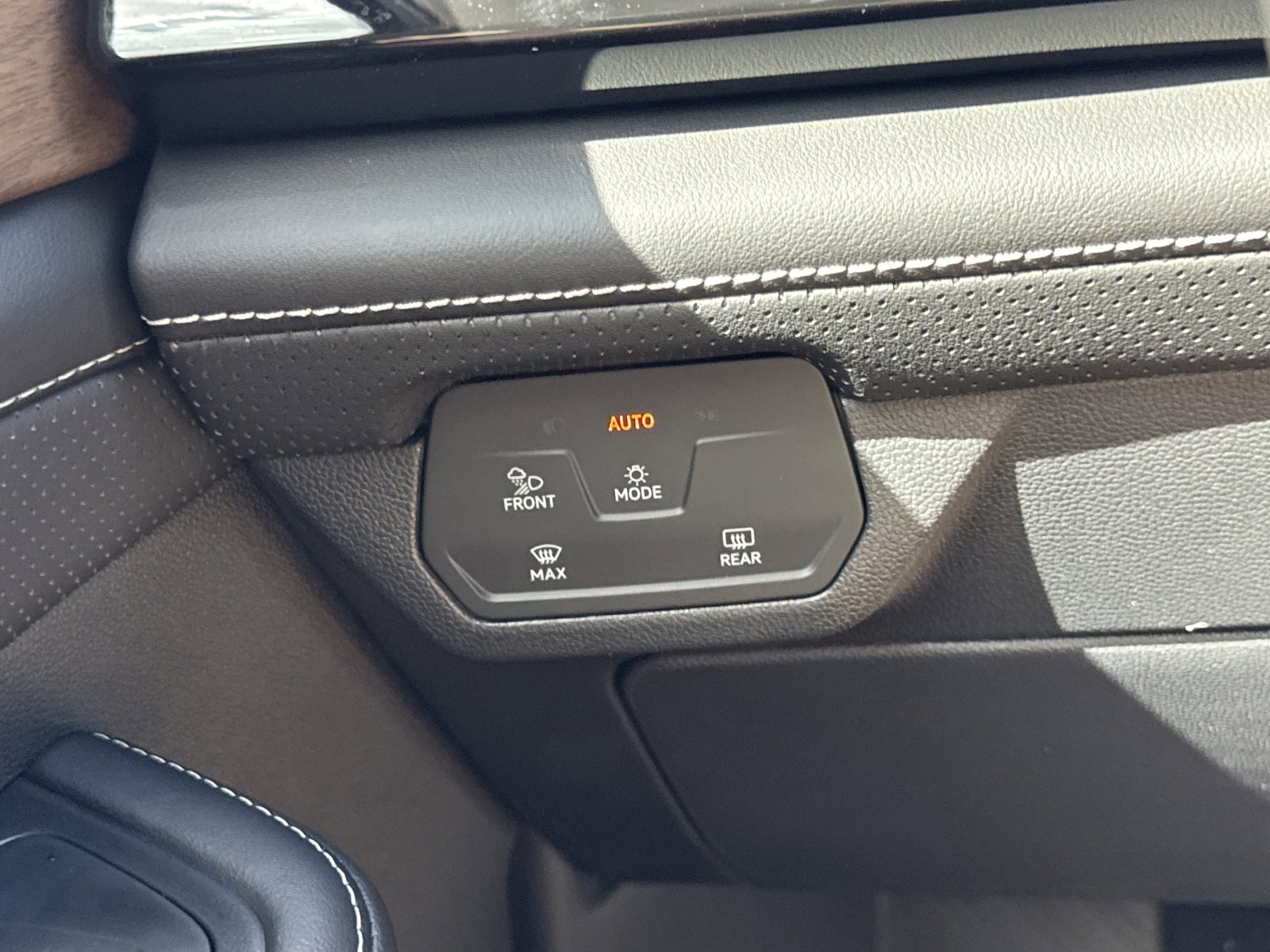 New 2026 Volkswagen Atlas SE image 29