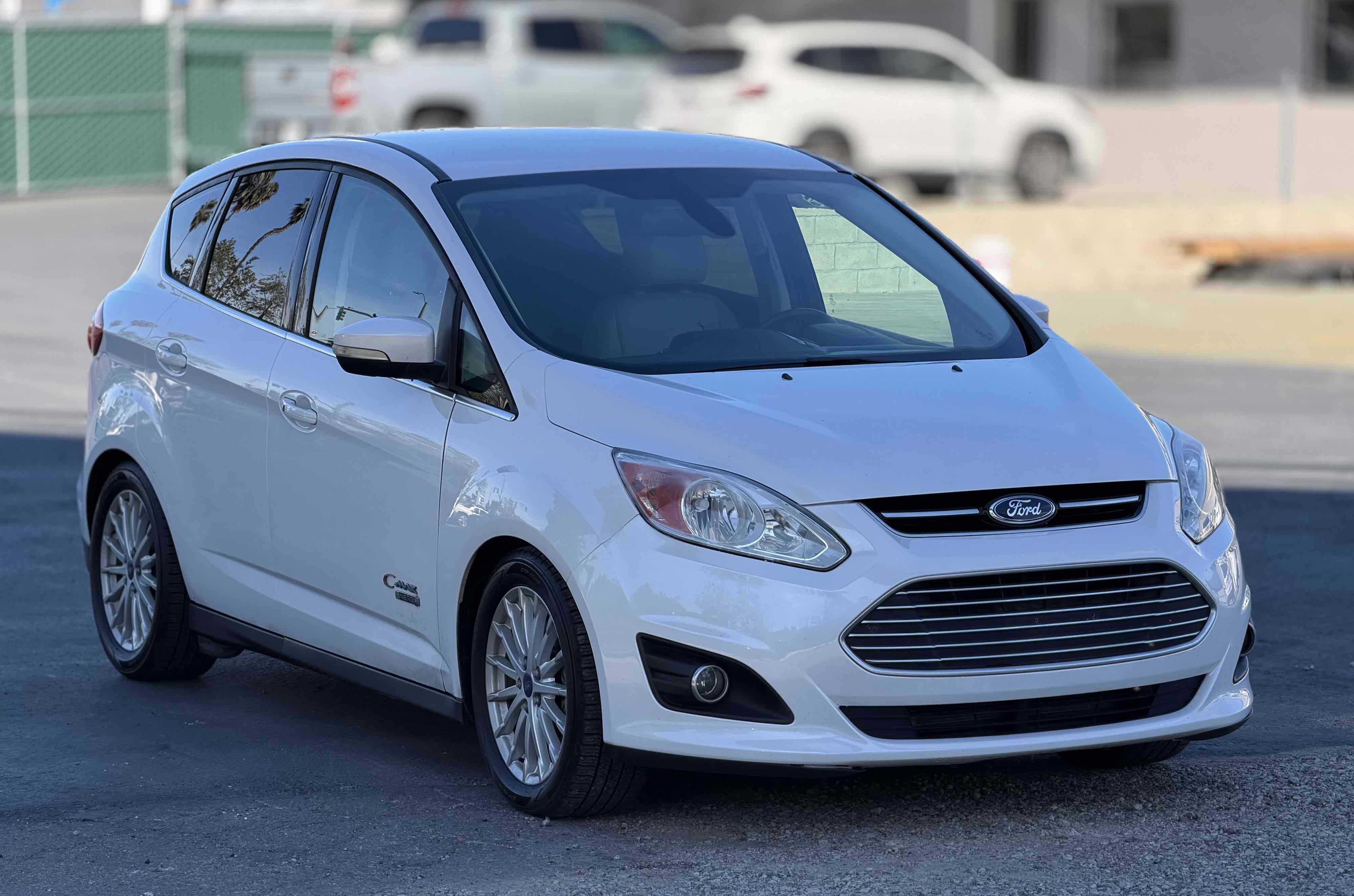 Used 2016 Ford C-MAX Energi SEL w/ Equipment Group 302A FWD image 4