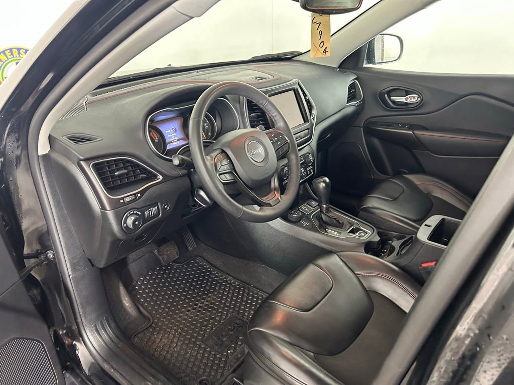 Used 2022 Jeep Cherokee Trailhawk w/ Comfort/Convenience Group AWD/4WD image 14