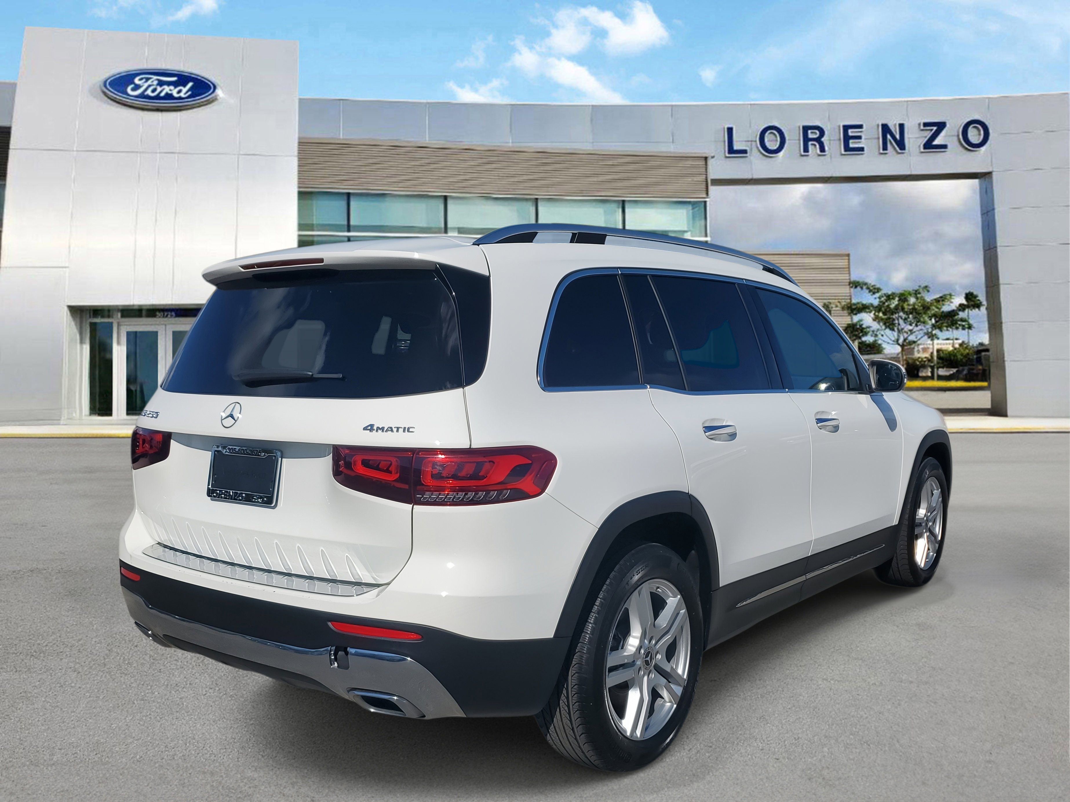 Used 2023 Mercedes-Benz GLB 250 4MATIC w/ Premium Package image 5