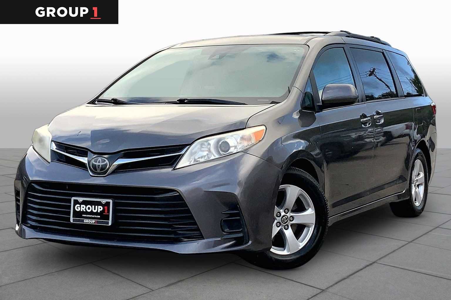 Used 2018 Toyota Sienna LE FWD image 1