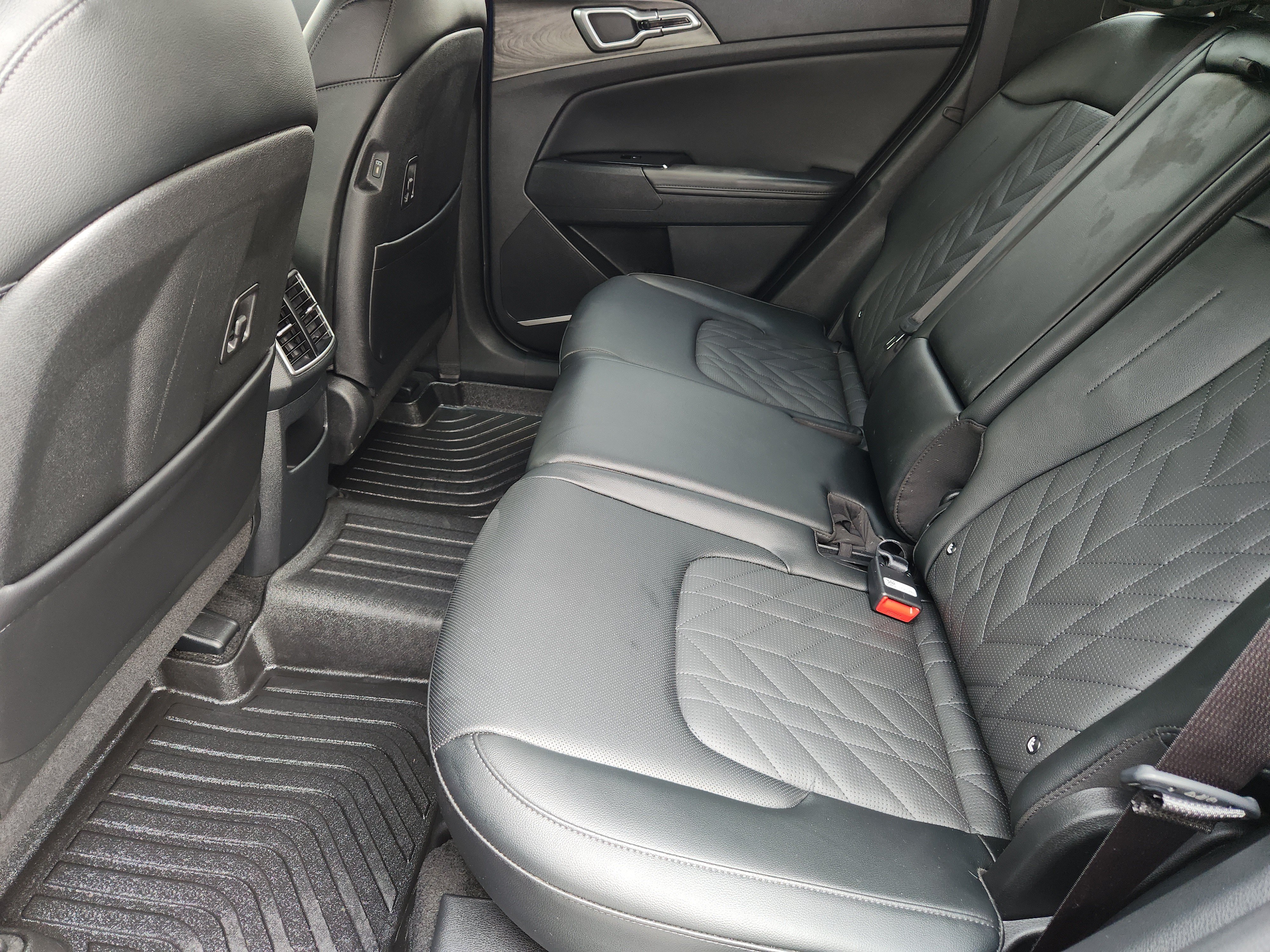 Used 2025 Kia Sportage X-Line w/ Premium Package AWD/4WD image 32