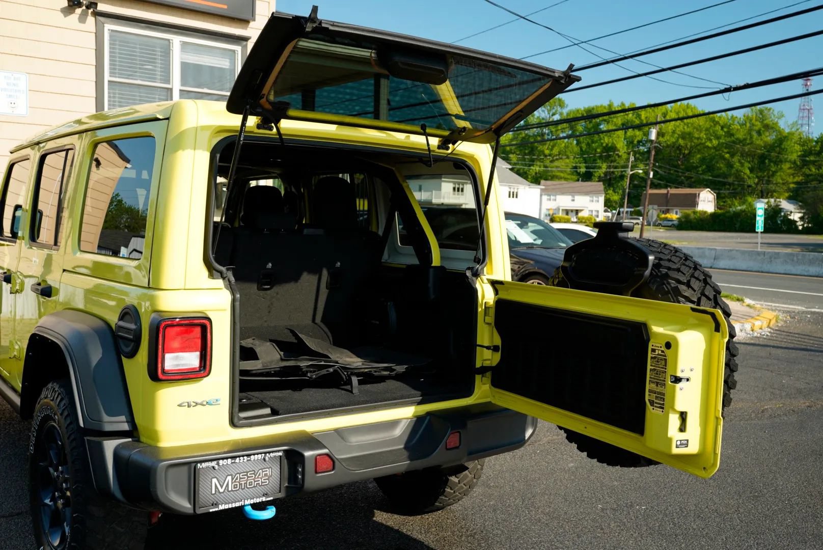 Used 2023 Jeep Wrangler Unlimited w/ Sun & Screen Package AWD/4WD image 32
