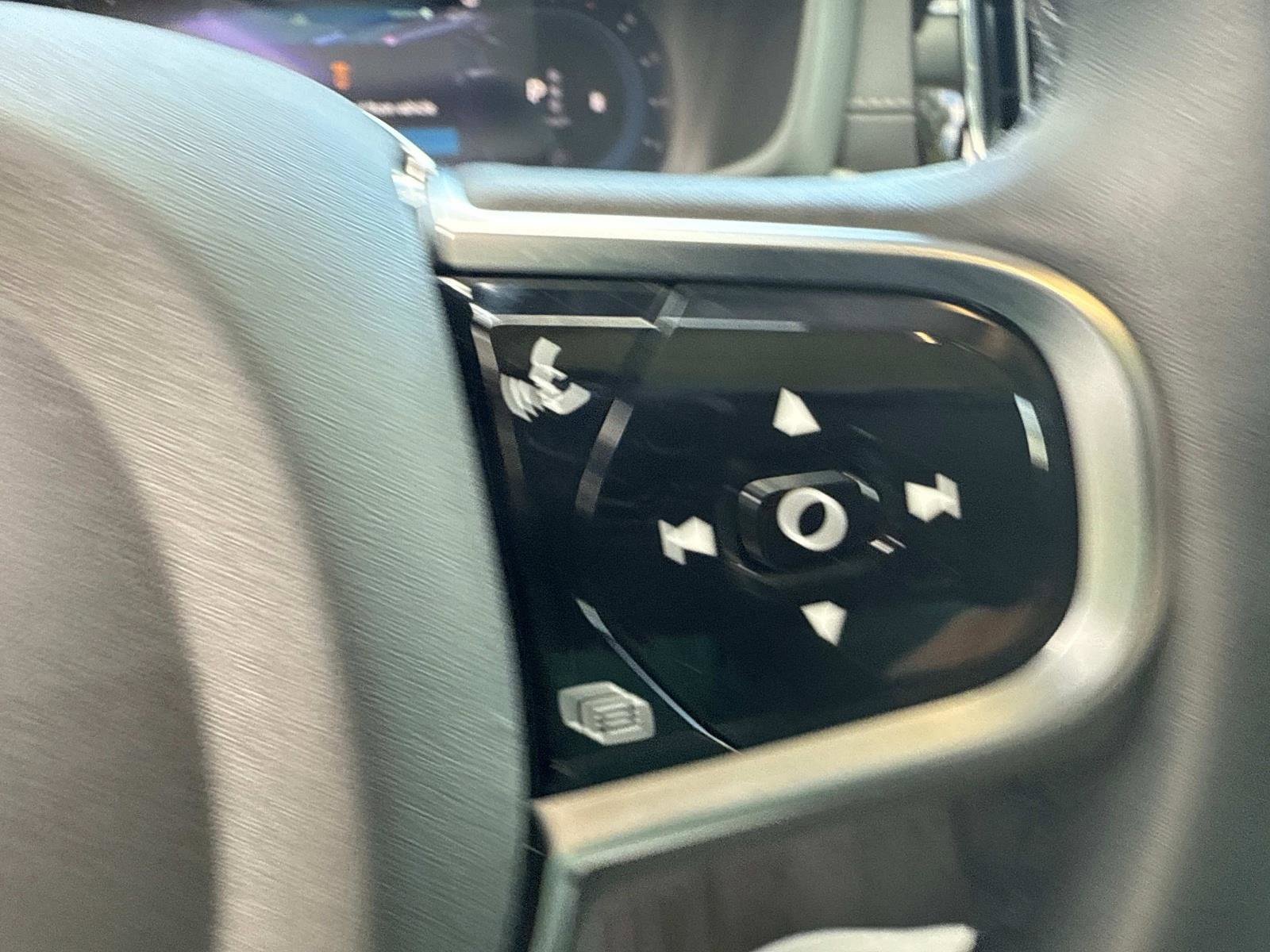 Used 2025 Volvo V60 B5 Cross Country Ultra w/ Climate Package image 26