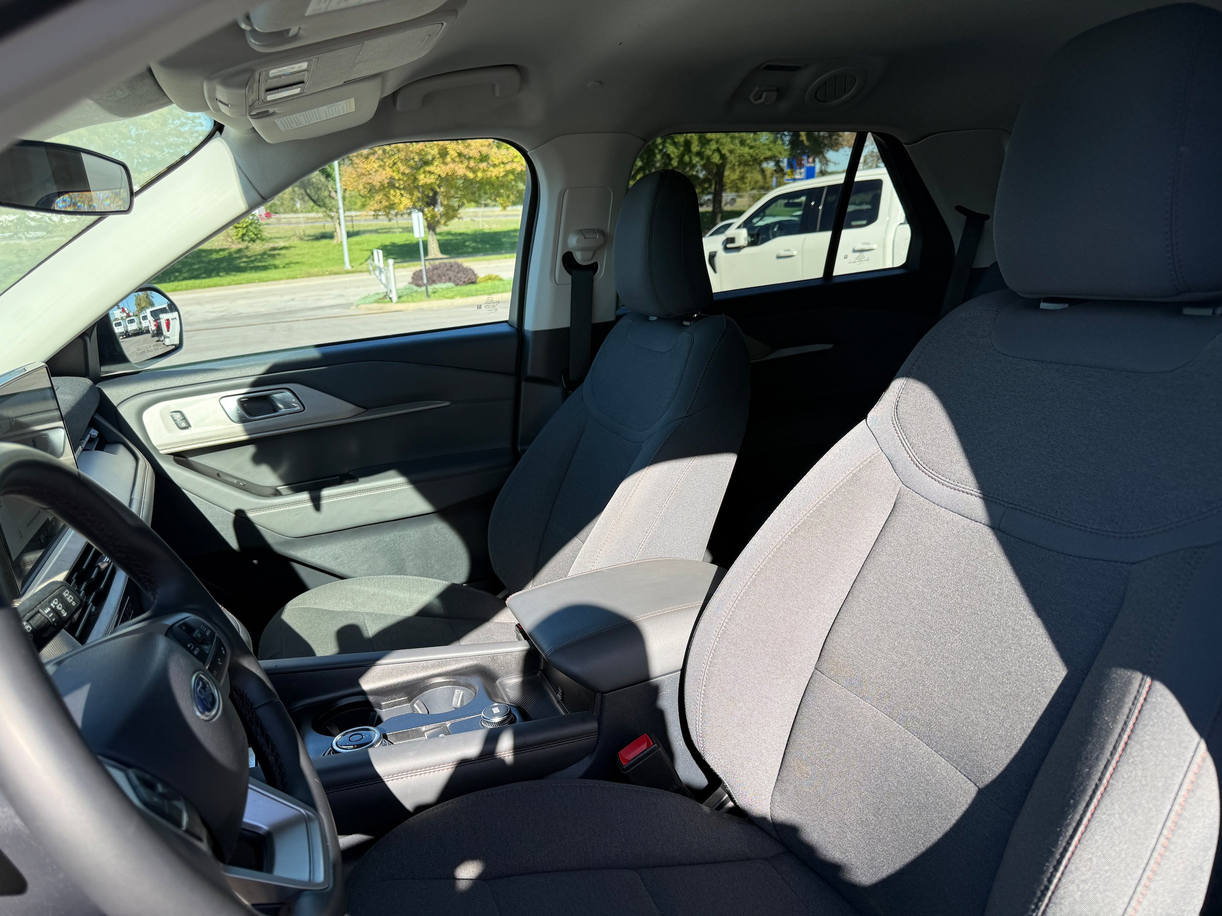 Used 2025 Ford Explorer Active AWD/4WD image 13