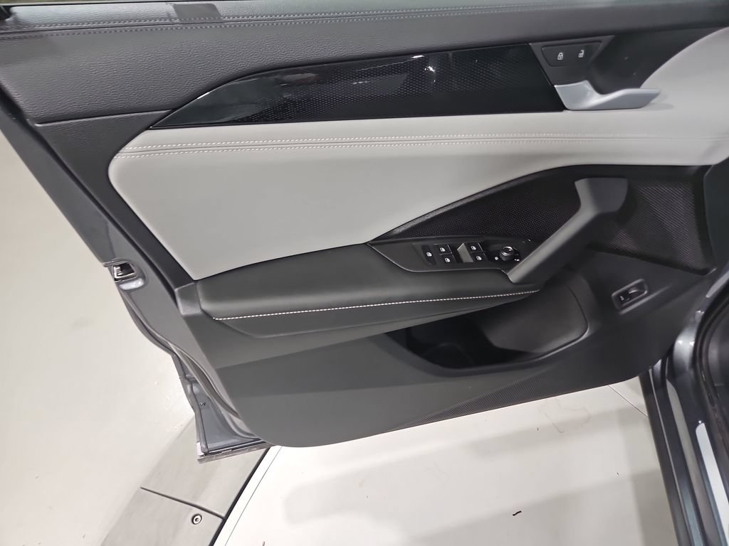 Certified 2025 Volkswagen Tiguan SE R-Line AWD/4WD image 13