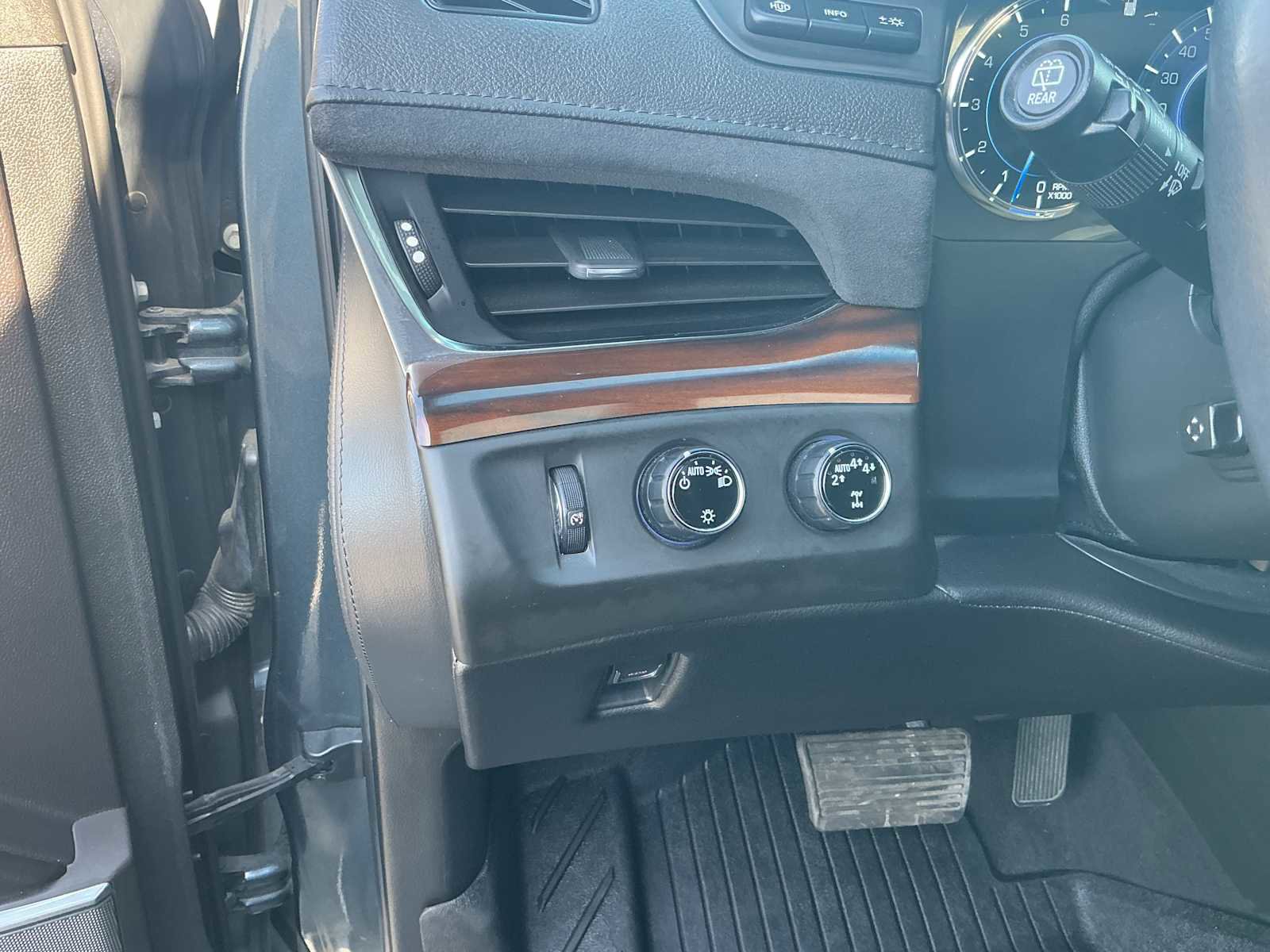 Used 2020 Cadillac Escalade Premium Luxury AWD/4WD image 21