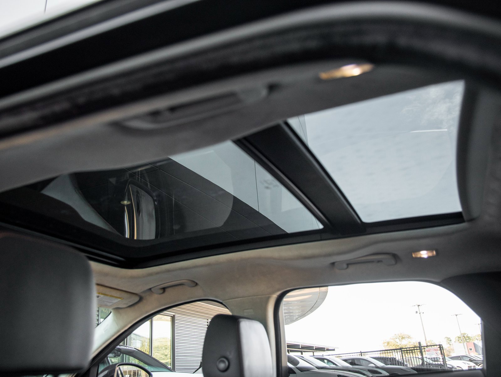 Used 2019 Jaguar F-PACE Prestige image 24