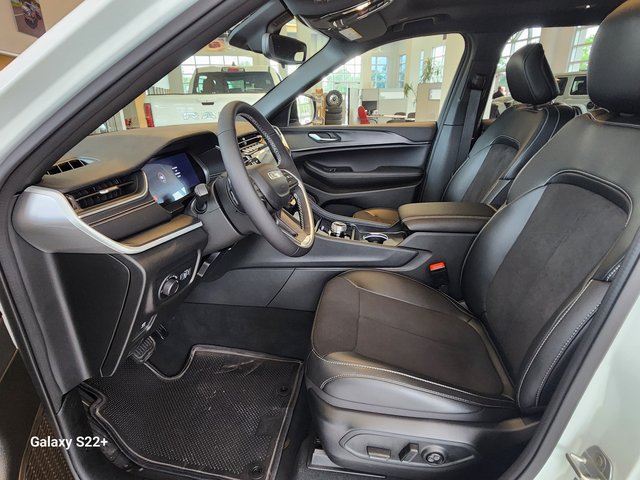 New 2024 Jeep Grand Cherokee L Altitude AWD/4WD image 19