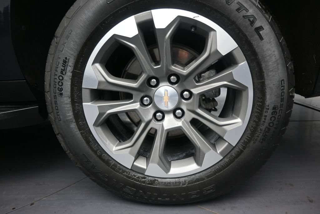 Used 2025 Chevrolet Suburban LT RWD image 10