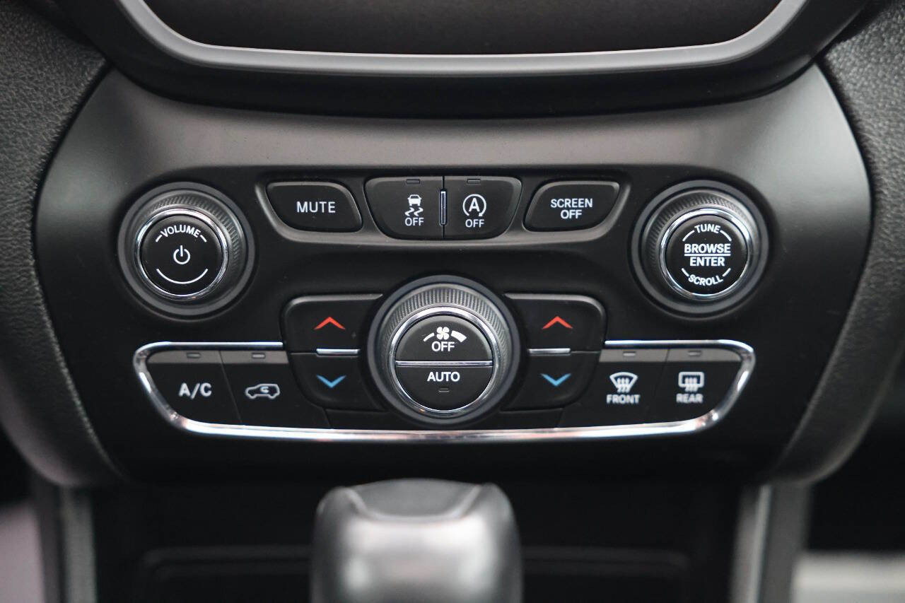 Used 2022 Jeep Cherokee Trailhawk w/ Sun, Sound & Nav Group image 32