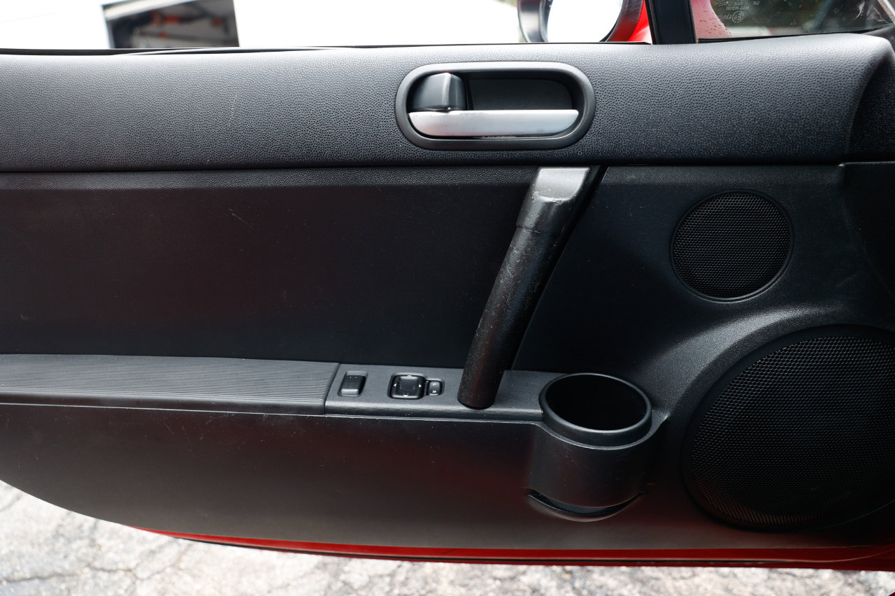 Used 2008 MAZDA MX-5 Miata Touring image 32