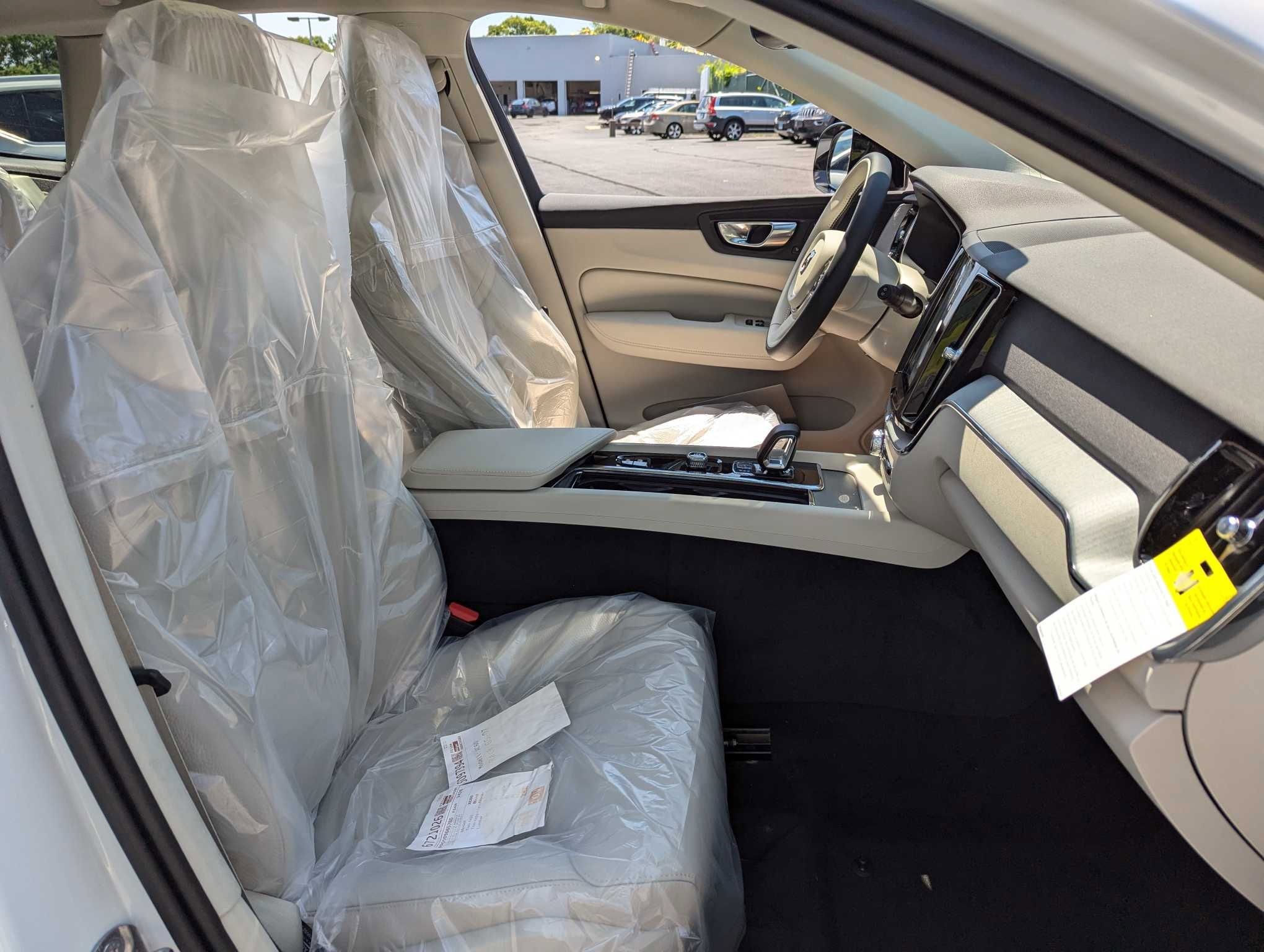 New 2025 Volvo XC60 T8 Plus w/ Protection Package Premier image 23