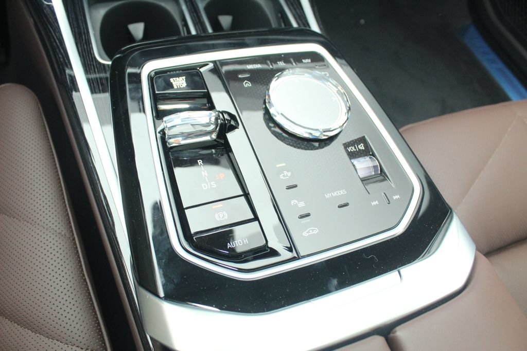 Used 2026 BMW 740i xDrive w/ Premium Package AWD/4WD image 14