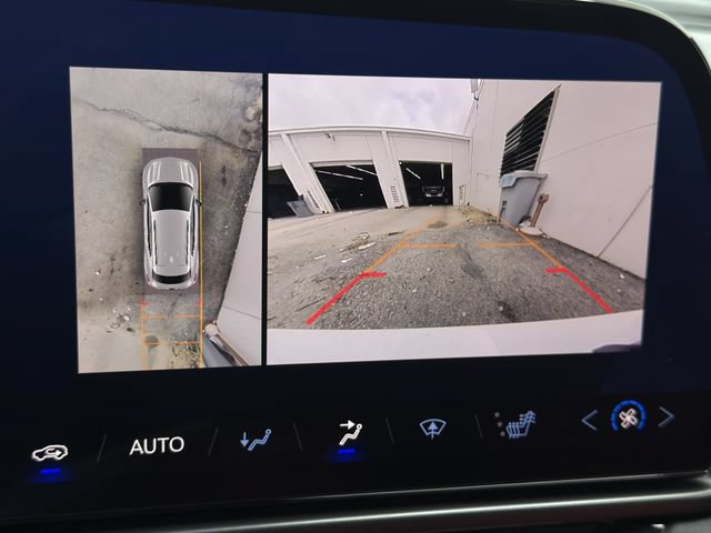 Certified 2024 Chevrolet Equinox EV RS FWD image 18