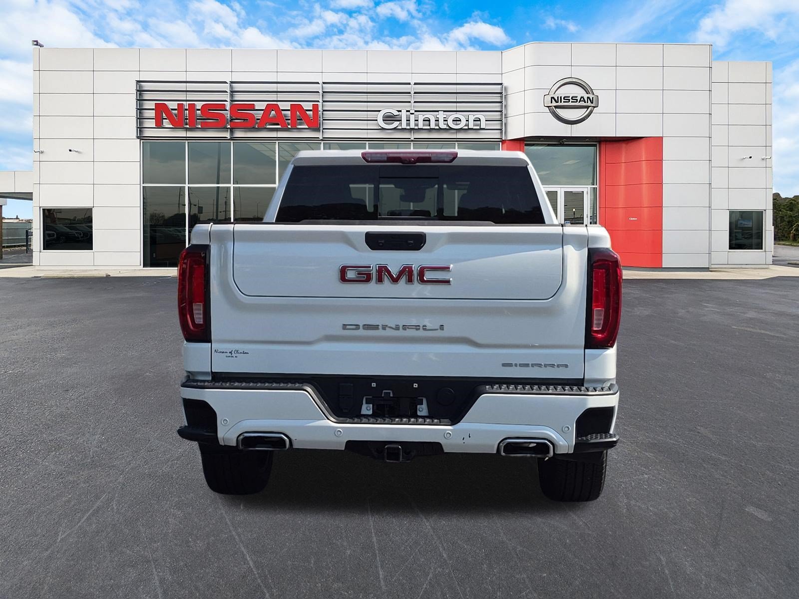 Used 2023 GMC Sierra 1500 Denali AWD/4WD image 4