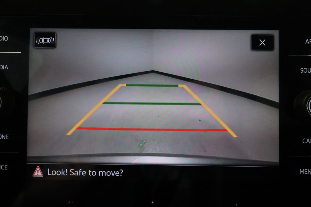 Used 2025 Volkswagen Taos SE image 13