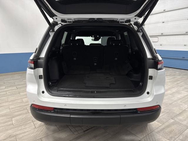 Used 2023 Jeep Grand Cherokee Altitude image 13