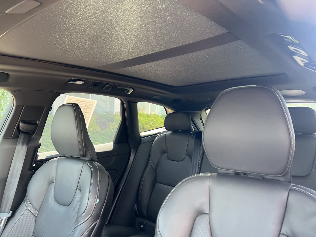 Certified 2024 Volvo XC60 T8 Ultimate w/ Climate Package AWD/4WD image 16