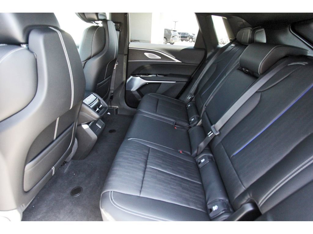 New 2026 Cadillac Lyriq Signature Luxury image 7