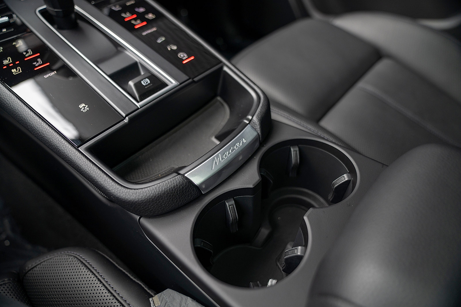 Certified 2026 Porsche Macan AWD/4WD image 15
