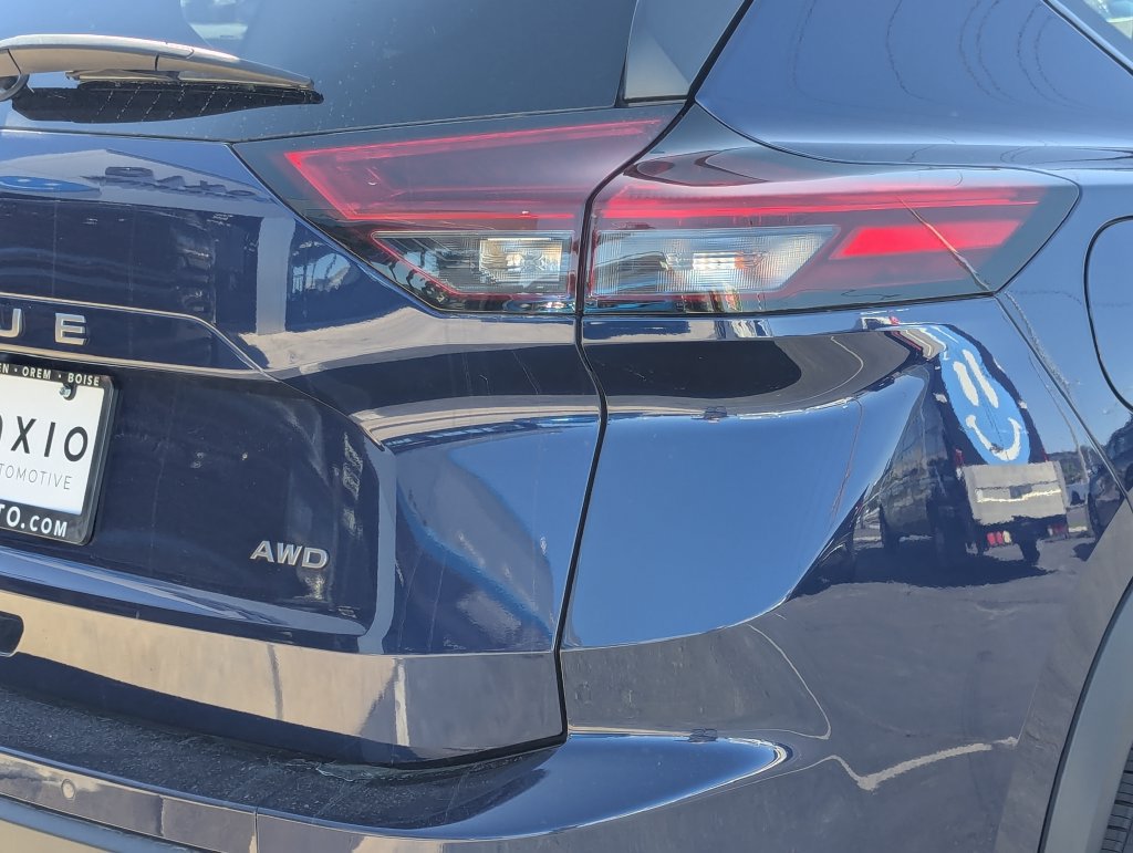 Used 2025 Nissan Rogue SV AWD/4WD image 4