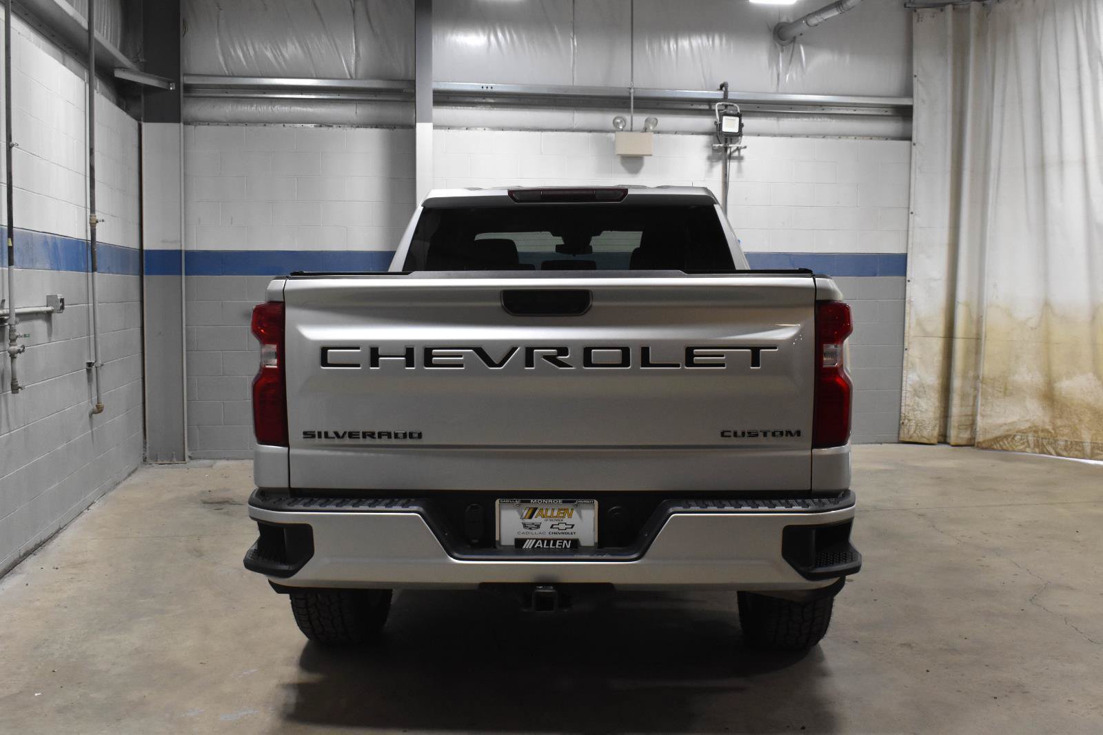 Used 2022 Chevrolet Silverado 1500 Custom w/ LPO, Dark Essentials Package AWD/4WD image 23