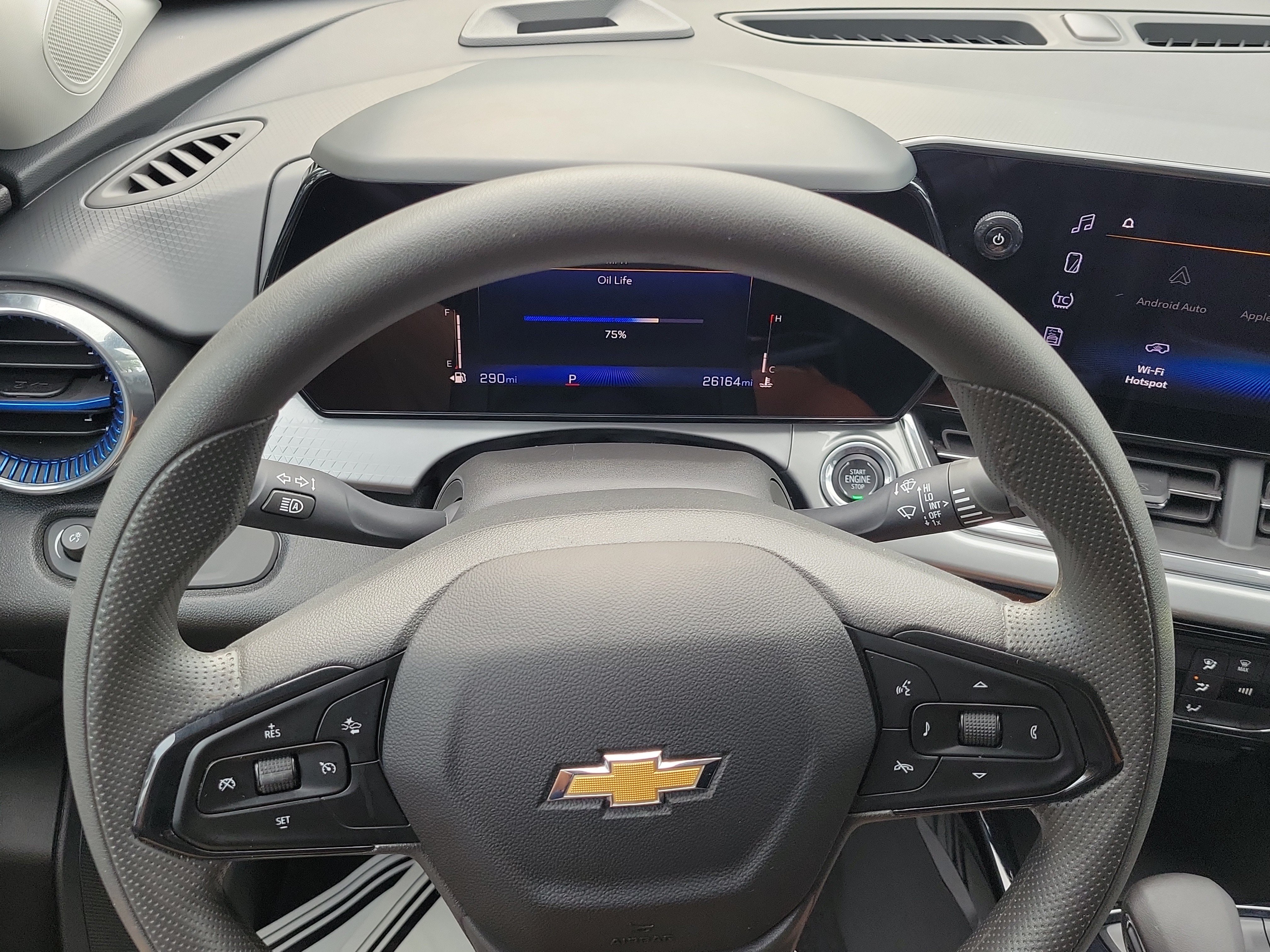 Used 2025 Chevrolet Trax LT FWD image 20