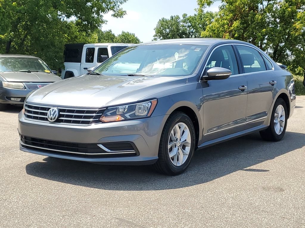 Used 2017 Volkswagen Passat 1.8T S FWD image 2