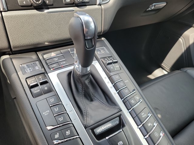 Certified 2015 Porsche Macan S AWD/4WD image 36