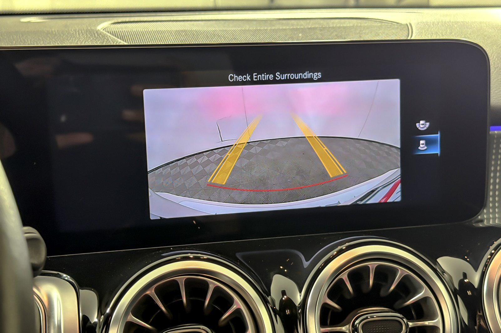 Used 2022 Mercedes-Benz GLB 250 w/ Premium Package Lite image 18