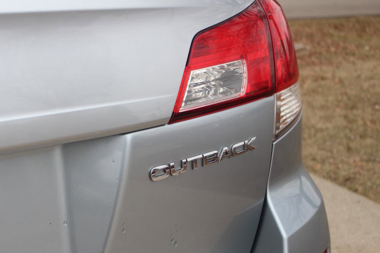 Used 2013 Subaru Outback 2.5i Premium w/ All-Weather Pkg AWD/4WD image 40