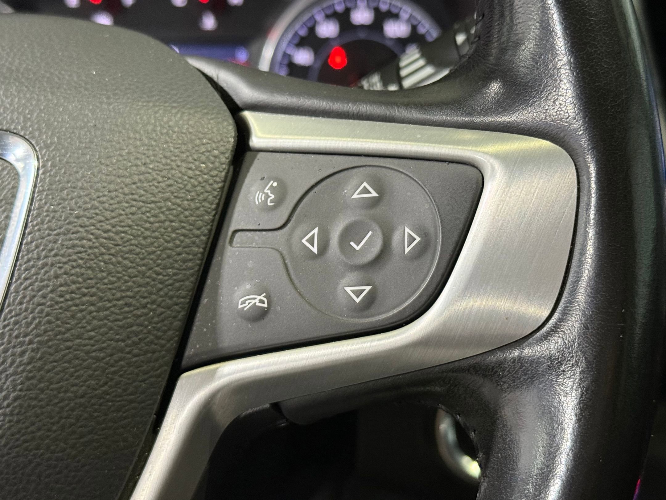 Used 2022 GMC Terrain SLT image 24