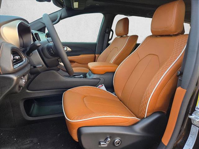 New 2026 Chrysler Pacifica Pinnacle image 4