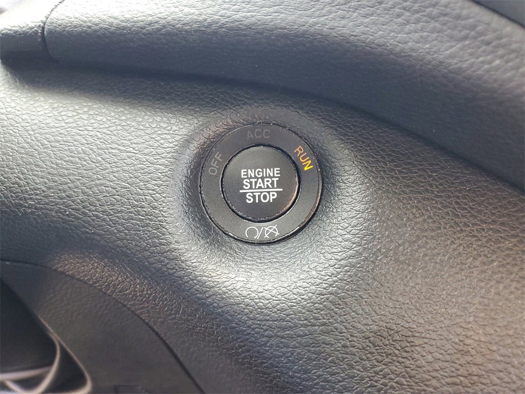 Used 2023 Jeep Cherokee Altitude Lux image 25