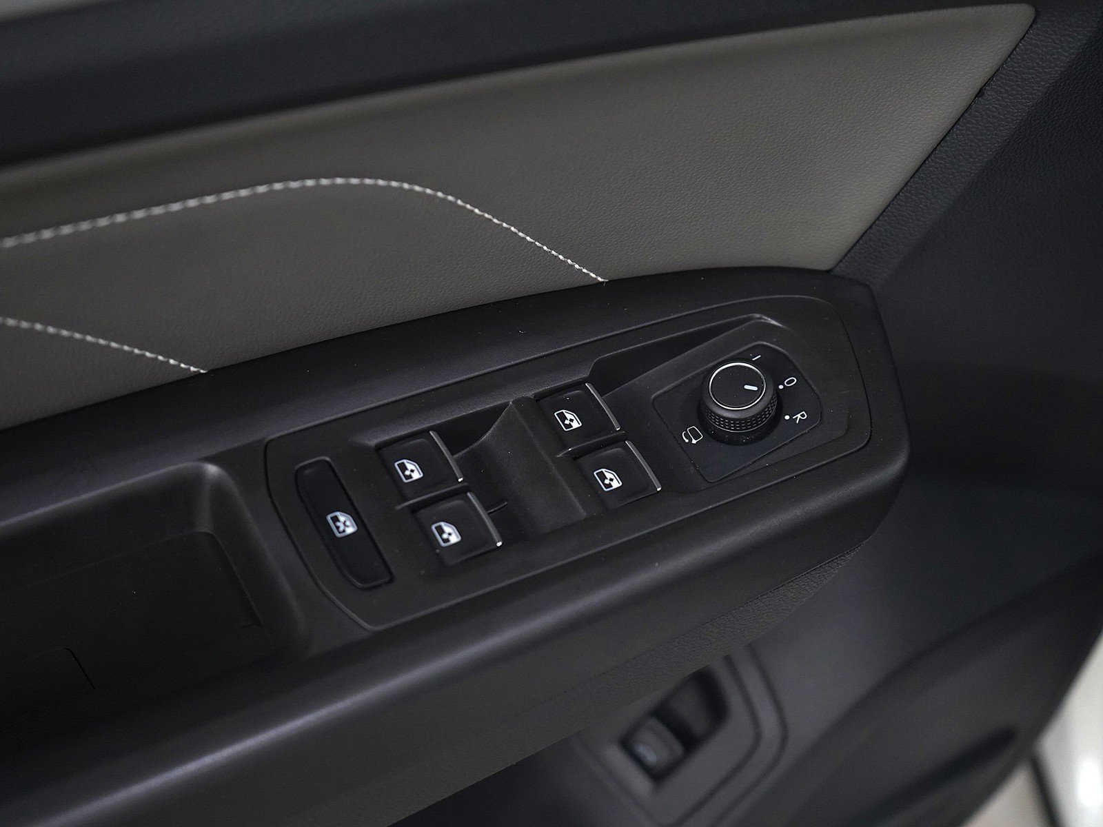 Used 2023 Volkswagen Atlas Cross Sport SEL Premium R-Line image 19