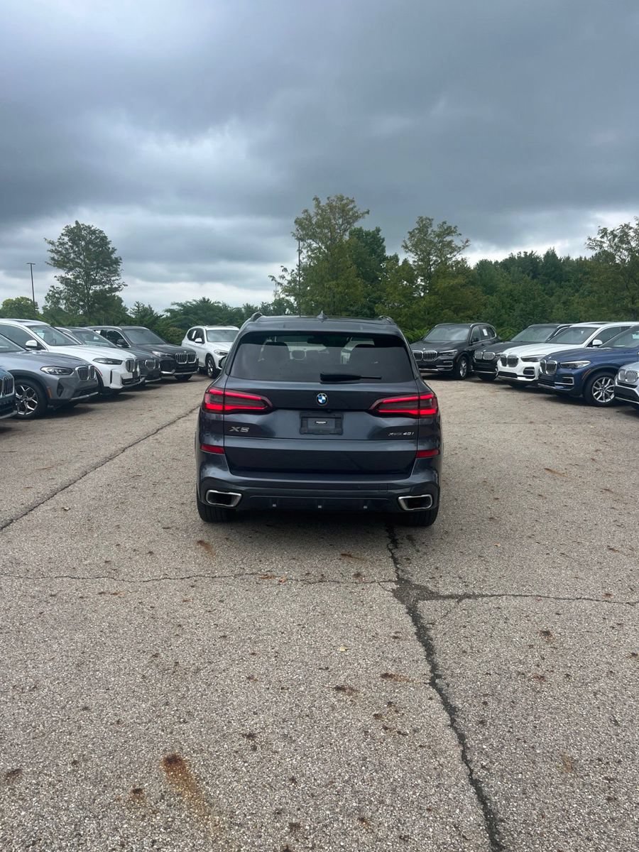 Used 2022 BMW X5 xDrive40i w/ M Sport Package AWD/4WD image 4