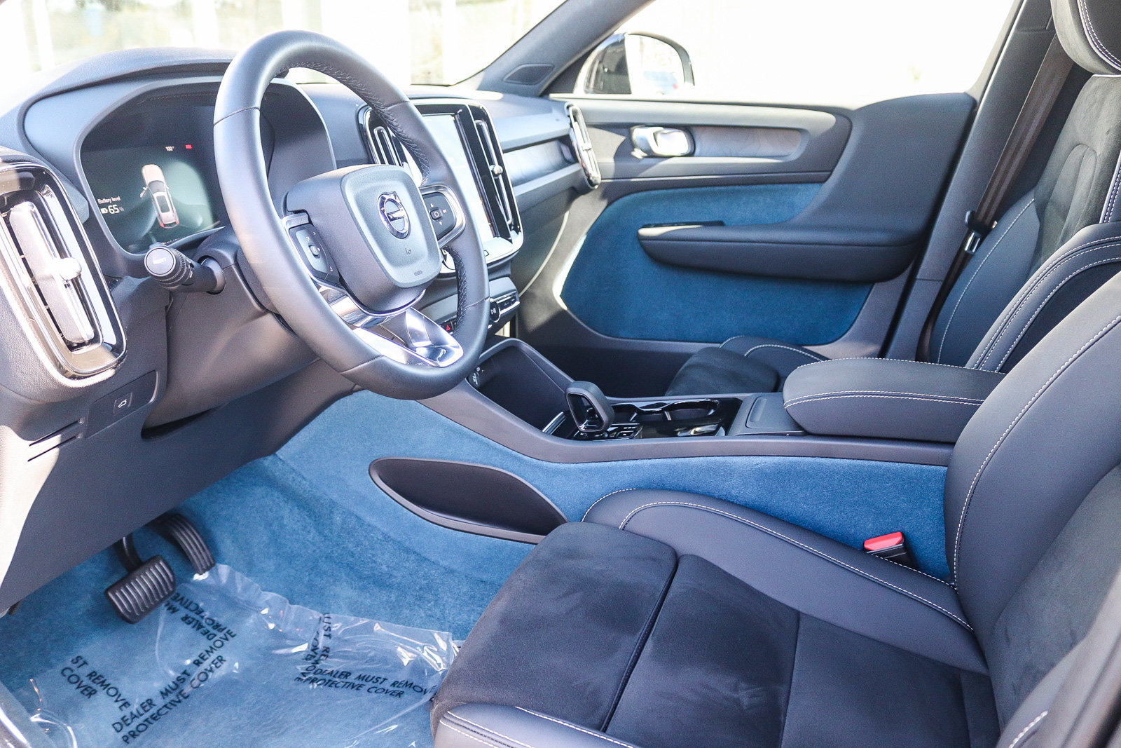 Used 2023 Volvo XC40 Recharge Plus w/ Protection Package Premier AWD/4WD image 20