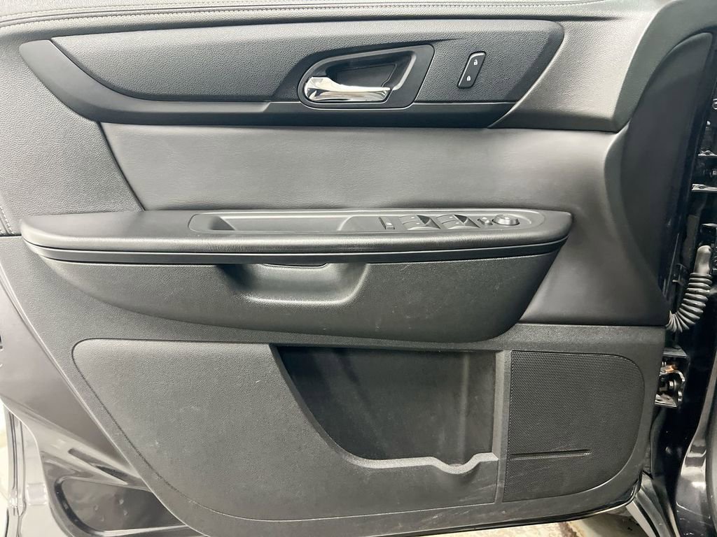 Used 2015 GMC Acadia SLE image 20