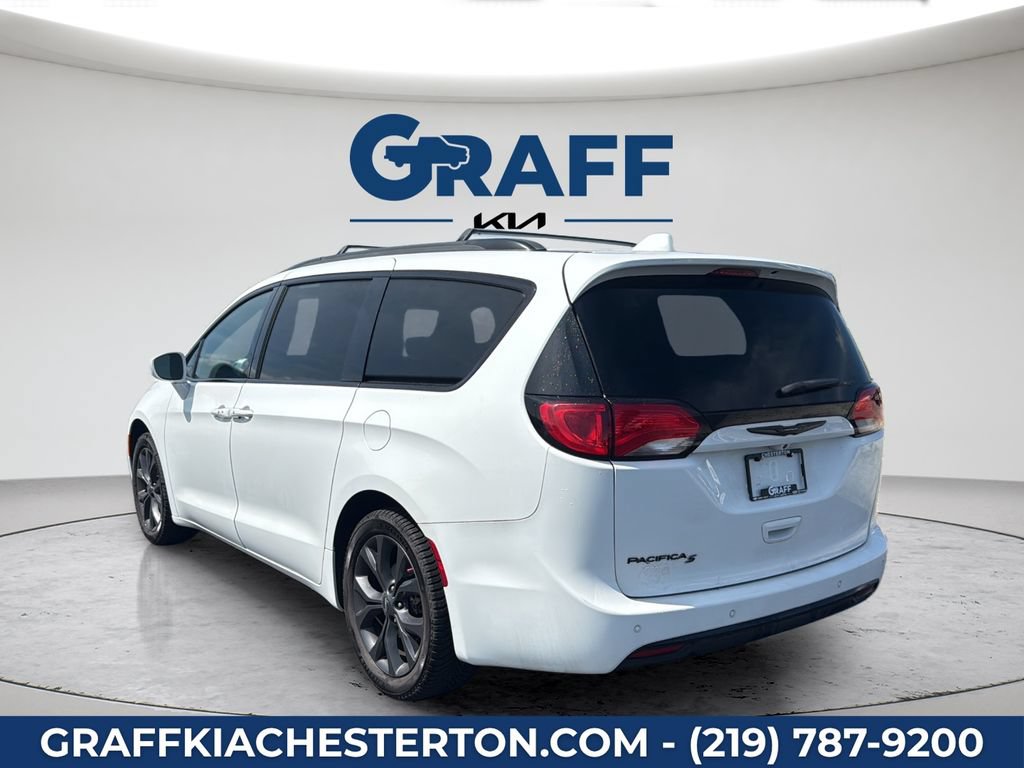 Used 2020 Chrysler Pacifica Touring-L w/ Premium Audio Group FWD image 5